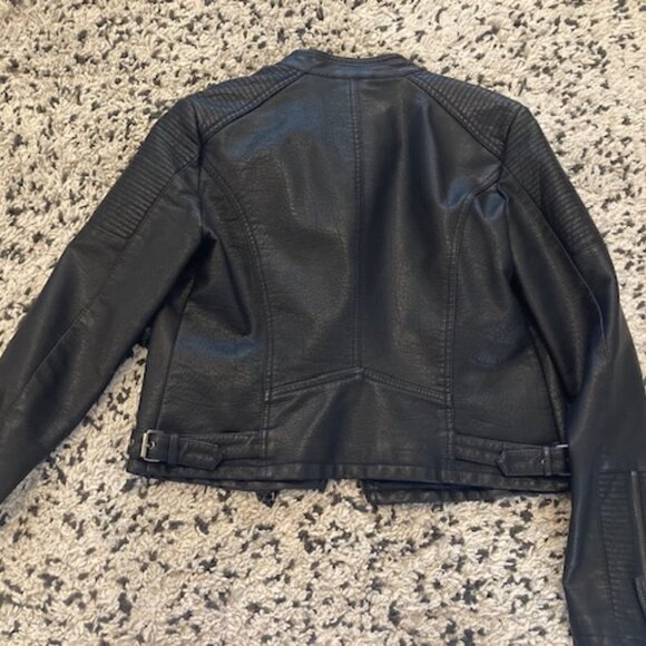 Vero Moda Black faux leather bomber/ biker jacket. Never worn perfect size M - Picture 8 of 9
